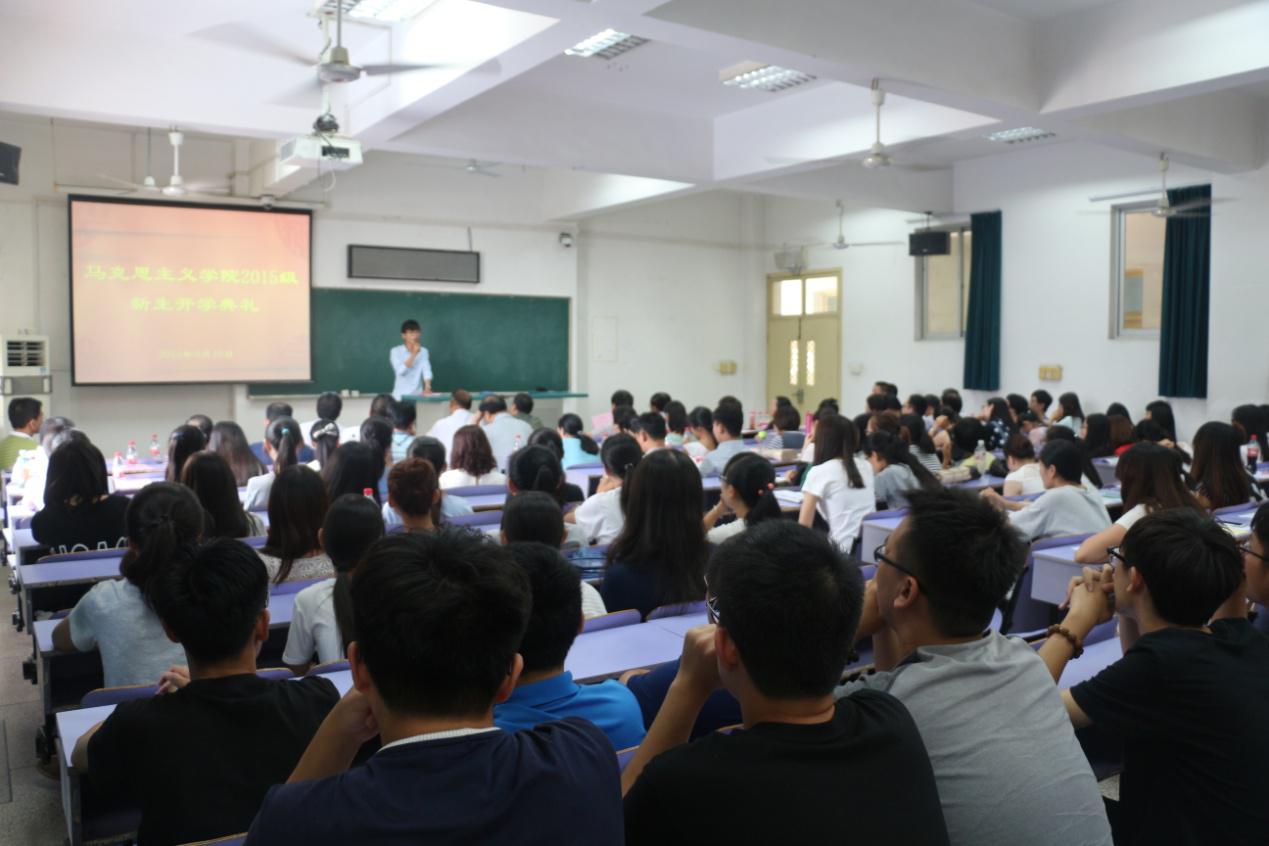 公司举行2015级新生开学典礼