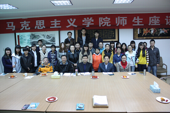 太阳成集团122ccvip师生座谈会顺利举行